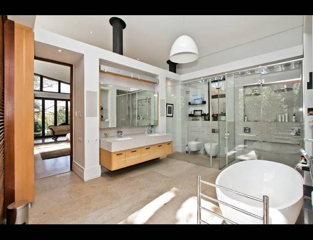 4 BEDROOM HOUSE TO LET IN MELROSE